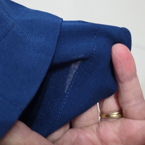 A.L.C. Women's Blouse Navy Lined Sleeveless Pin Bar Snap V Neck Sz 6 EUC - Picture 4 of 9